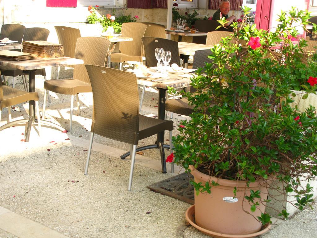 萨维尼安酒店 Saint-Savinien 外观 照片